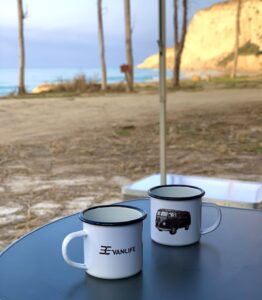 Gobelets sur la plage