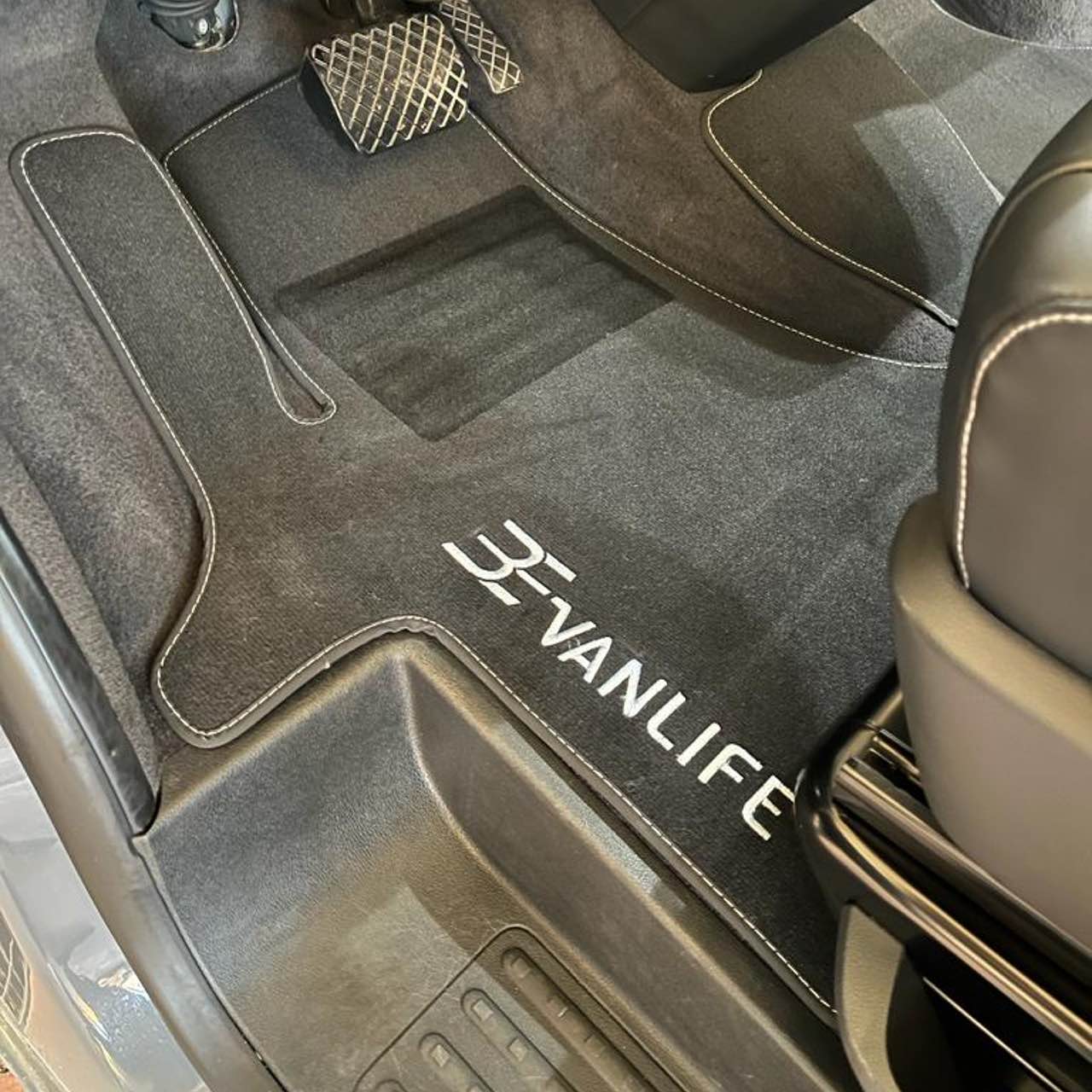 Fussmatten passend für VW T5 T6 mit BE-Vanlife Logo - BE-Vanlife